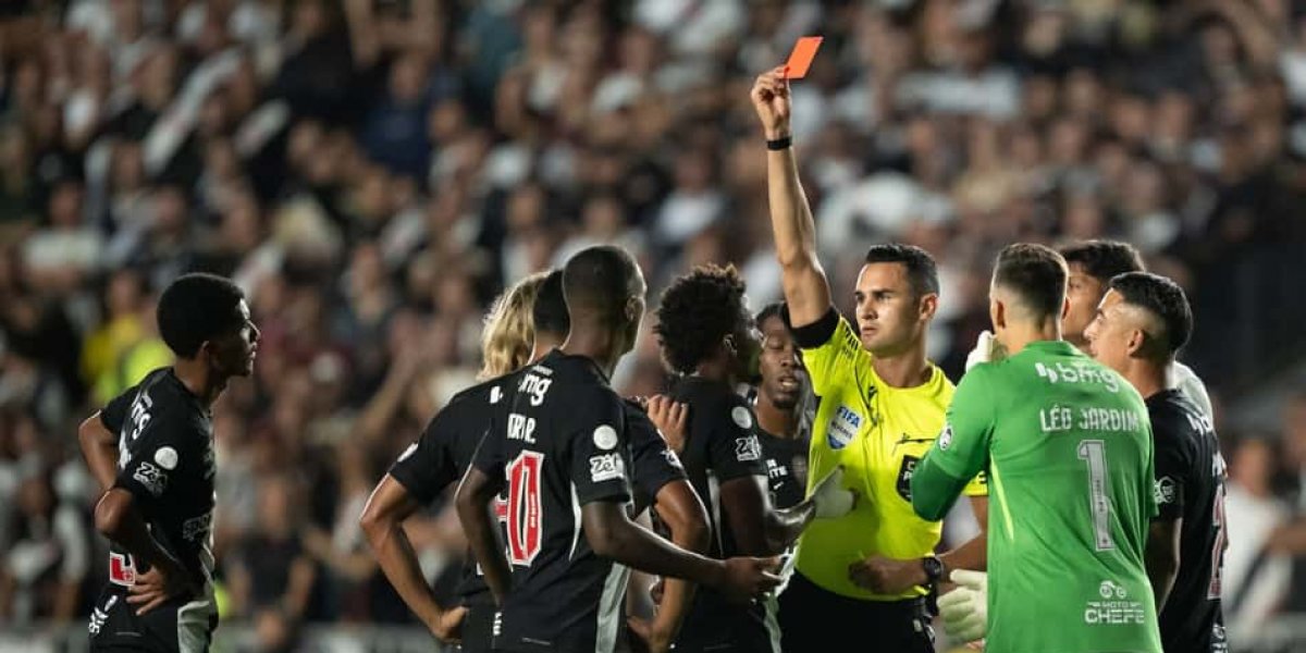 Mesmo com um a menos Vasco vence Vitória e abre vantagem na Copa do Brasil