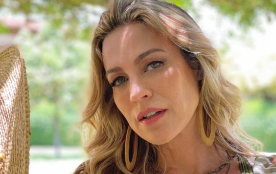 Luana Piovani se irrita com vizinha por passear com pastor alemão sem coleira em Portugal