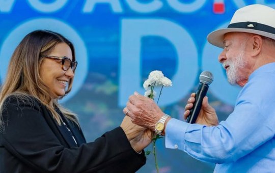 Lula faz homenagem para Janja no seu aniversário: “Um beijo do tamanho do Brasil”