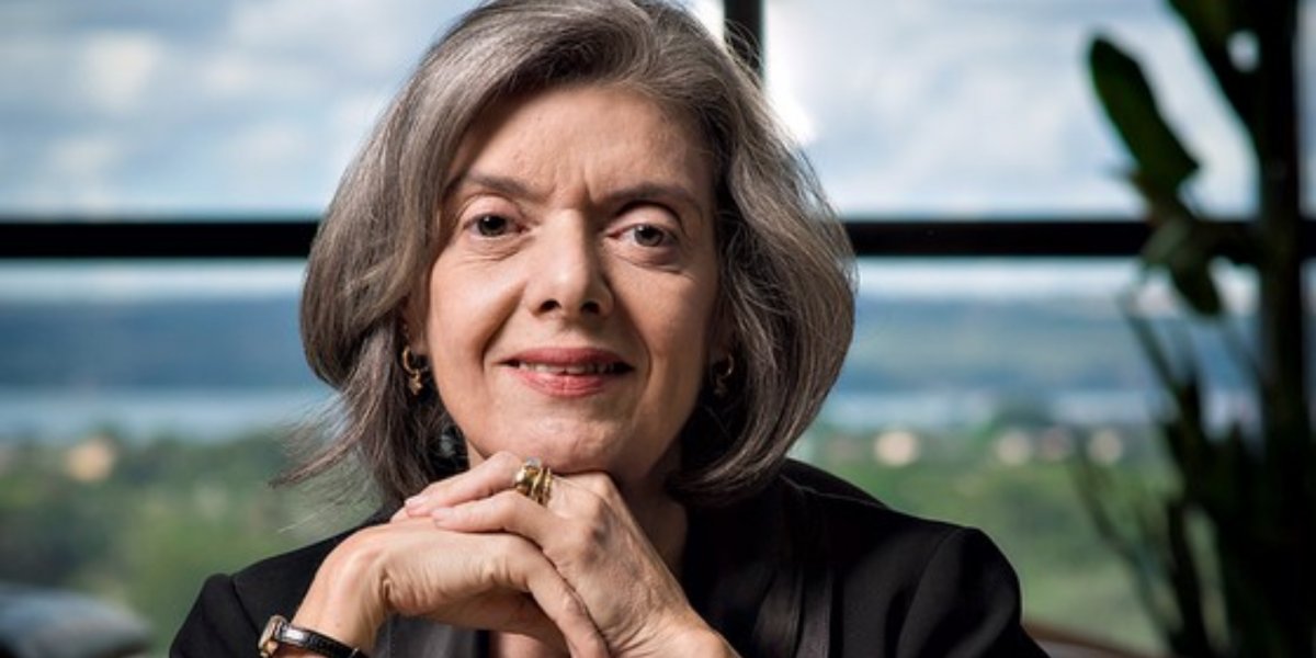 Cármen Lúcia ganha homenagem de artistas e juristas por 20 anos no STF