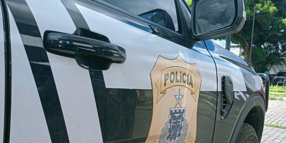 Dois irmãos são presos suspeitos de assaltar postos de combustíveis em Feira de Santana