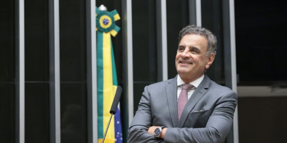 Aécio Neves volta atrás e anuncia candidatura ao Senado por Minas Gerais