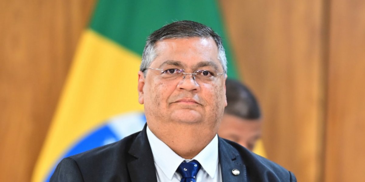 Flávio Dino faz alerta sobre emendas e regularização fundiária durante agenda em Salvador