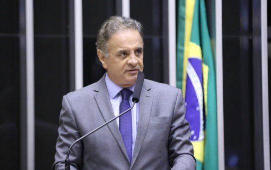 Aécio Neves confirma candidatura ao Senado por Minas Gerais