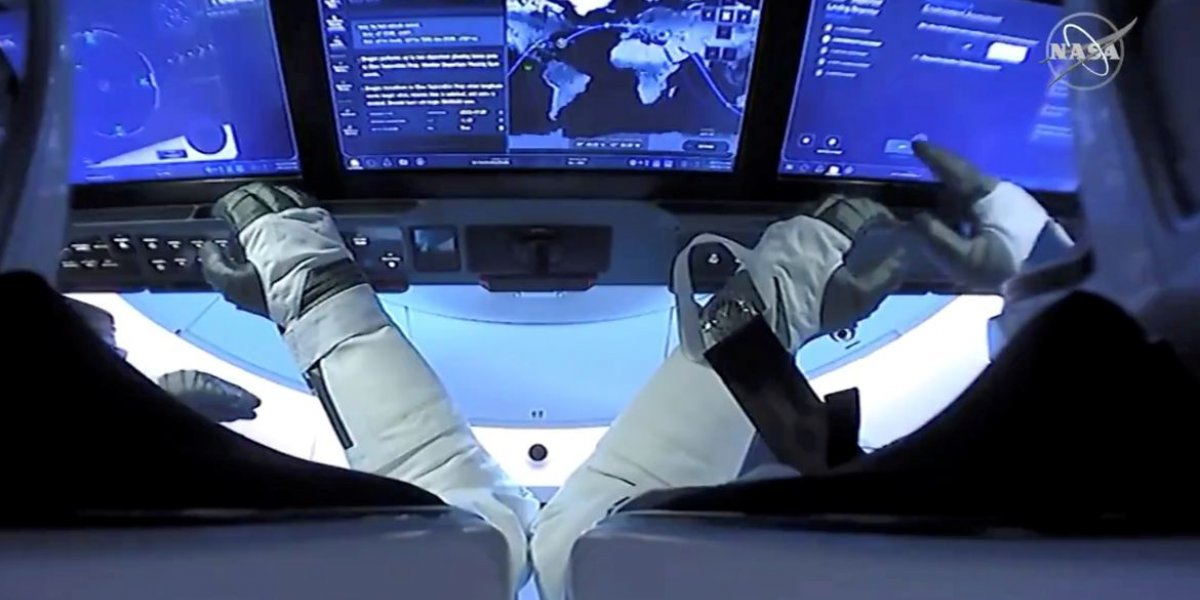 Nova equipe de astronautas chega à Estação Espacial Internacional