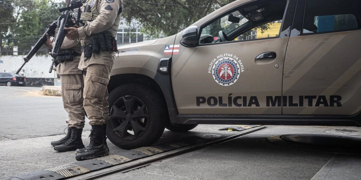 Homem é preso após supostamente manter esposa e bebê de sete meses como reféns em Simões Filho
