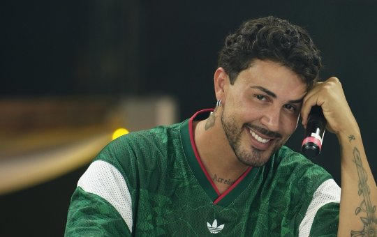 Carlinhos Maia reage a ataques após fotos íntimas: "Estou solteiro"