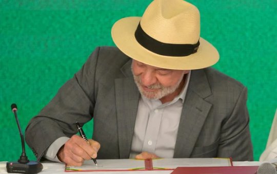 Lula assina decretos contra cambismo digital e garante água gratuita em grandes eventos