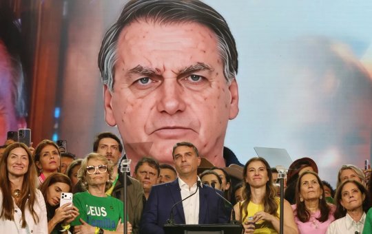 TSE julga uso de inteligência artificial em campanha de Flávio Bolsonaro