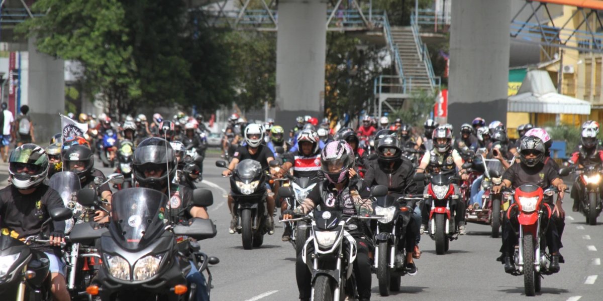 Motoboys e entregadores fazem paralisão em Salvador por taxa mínima de R$10 nas corridas