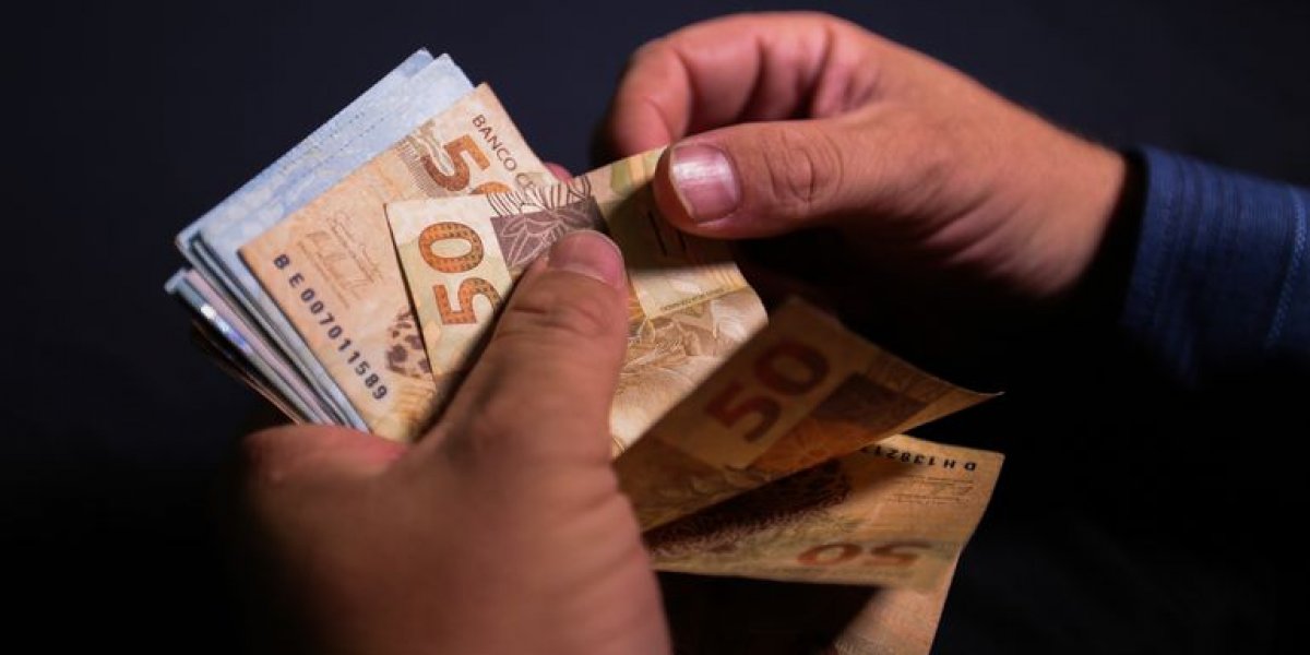 Primeira parcela do 13º salário deve ser paga até 30 de novembro