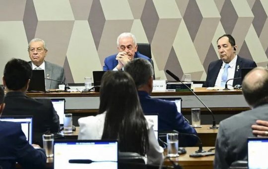 CCJ do Senado aprova PEC do fim da escala 6x1 sem alterações no relatório