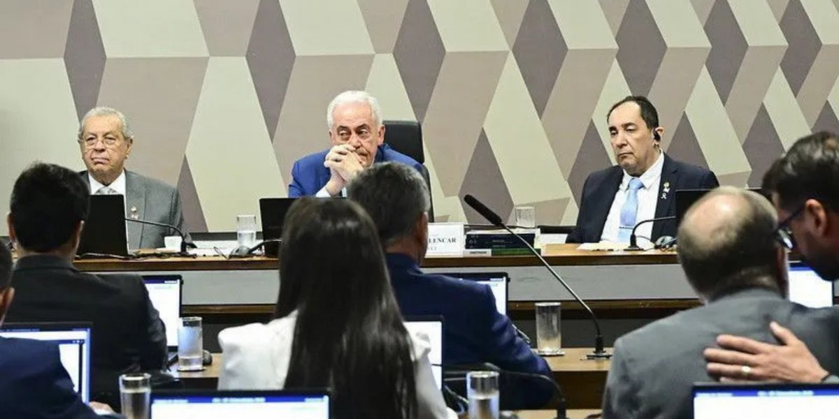 CCJ do Senado aprova PEC do fim da escala 6x1 sem alterações no relatório