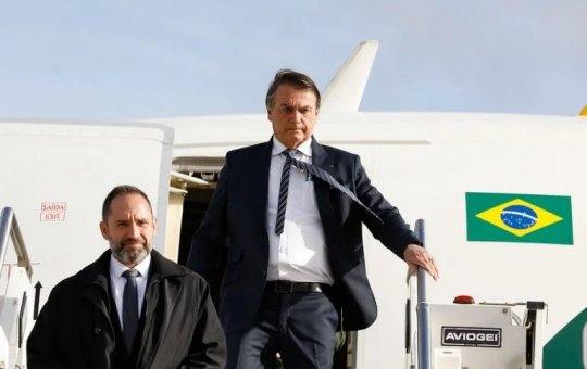 Bolsonaro embarca para viagem de uma semana no Oriente Médio