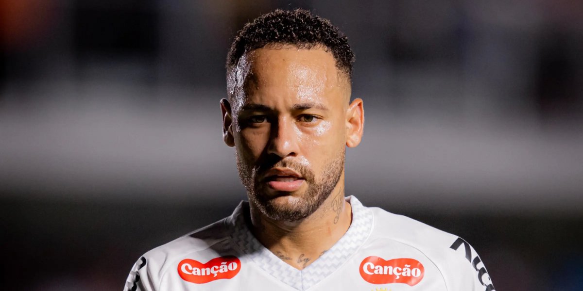 Após sair machucado, Neymar detona gramado da Vila Belmiro: “Trabalho de m****”