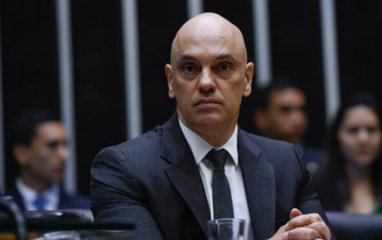 Enquanto crise cresce no STF, Moraes mantém tranquilidade e faz brincadeiras nos bastidores