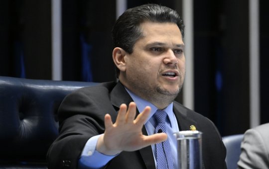 Alcolumbre afirma que PEC do fim da escala 6x1 será votada depois das eleições