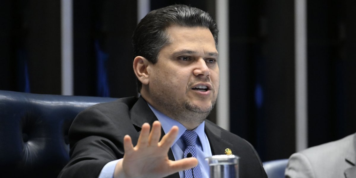 Alcolumbre afirma que PEC do fim da escala 6x1 será votada depois das eleições