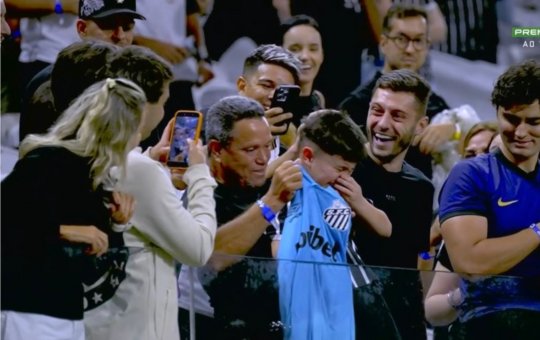 Corinthians é punido após torcedores hostilizarem criança que recebeu camisa de Neymar