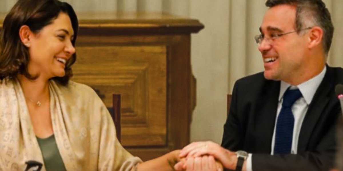 Michelle Bolsonaro sai em defesa de André Mendonça após ministro expor investigações contra Moraes