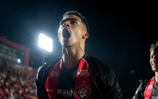 Vitória vence o Grêmio e encerra sequência de quatro jogos sem vencer