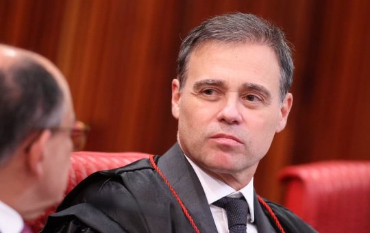 André Mendonça diz ter sido alvo de “monitoramento sistemático e ilegal” pela PF