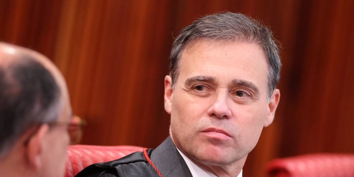 André Mendonça diz ter sido alvo de “monitoramento sistemático e ilegal” pela PF