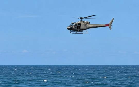 Helicóptero do Graer resgata homem que ficou à deriva no mar na Praia da Barra, em Salvador
