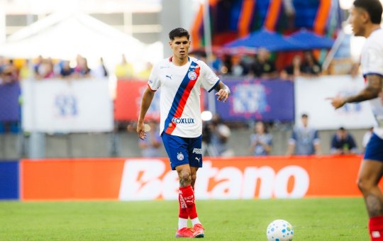 Jogador do Bahia se envolve em acidente de carro em Salvador