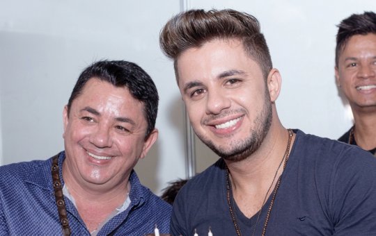 Pai de Cristiano Araújo sofre acidente em fazenda e tranquiliza fãs após exames