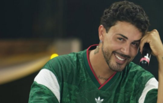 Carlinhos Maia reage a denúncias no Instagram e ironiza críticos: “Lantejoula no bumbum”