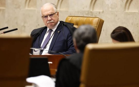Fachin dá 72 horas para Mendonça se manifestar sobre o pedido da AGU sobre chefe da PF