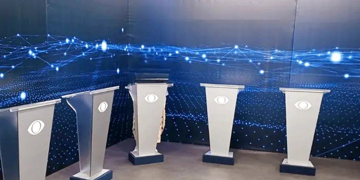 Debate presidencial com 11 veículos de comunicação é cancelado após Lula e Flávio Bolsonaro não confirmarem presença