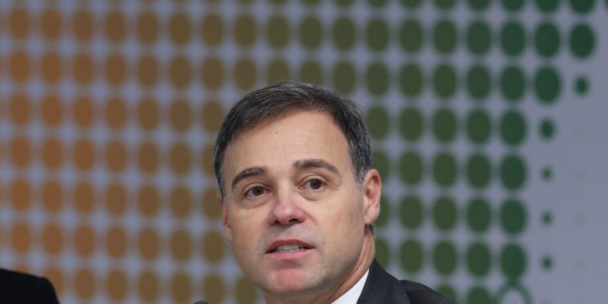 Mendonça suspende relatórios de inteligência da PF sobre atuação de autoridades