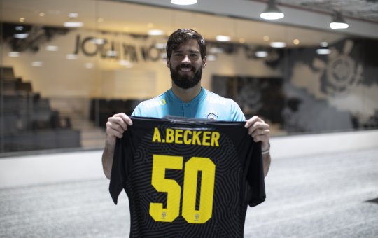 Alisson comemora 50ª partida pela Seleção Brasileira e sonha com mais