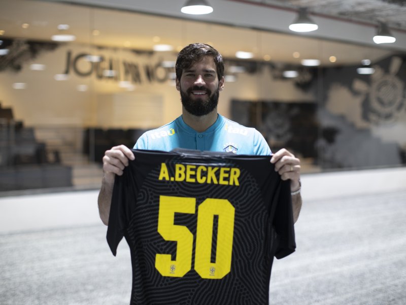 Alisson comemora 50ª partida pela Seleção Brasileira e sonha com mais
