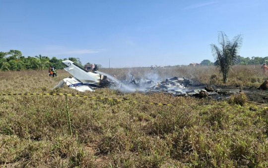 Avião de pequeno porte cai em fazenda e deixa três mortos no Mato Grosso