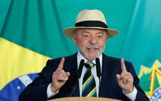 Lula sanciona lei que encerra de maneira definitiva a "taxa das blusinhas"