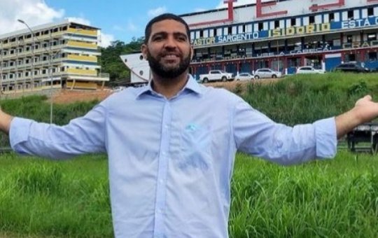 Corpo do deputado João Isidório é sepultado em Candeias