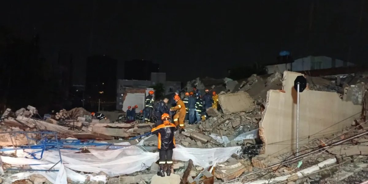 Prédio em construção desaba sobre casa e deixa mortos e feridos na Zona Leste de São Paulo