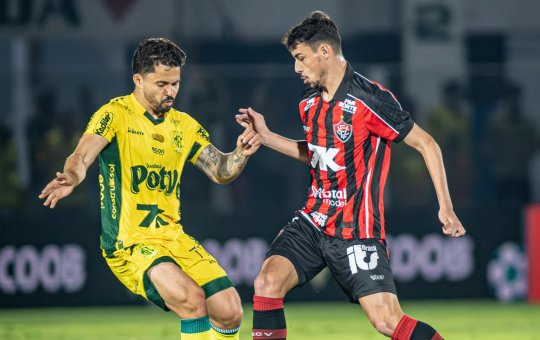 Vitória busca primeira vitória fora de casa contra o Mirassol pelo Brasileirão neste domingo