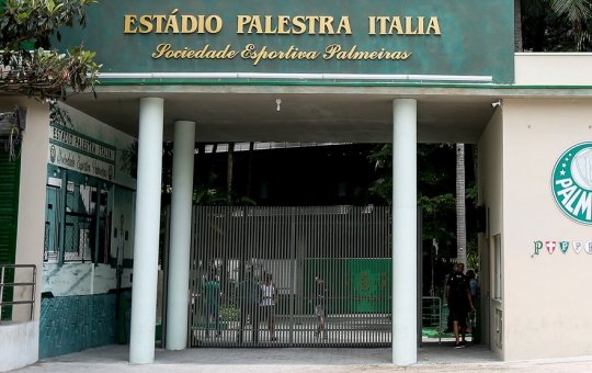 Palmeiras afasta atacante após acusação de violência doméstica