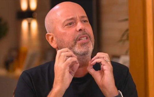 Alex Escobar conta drama após passar mal ao vivo e descobrir doença rara: 'Fui salvo pelo gongo'
