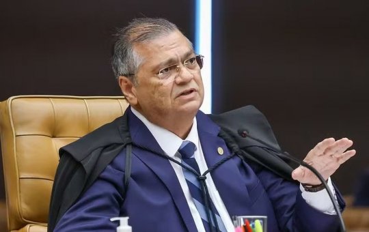 Dino solicita a Fachin investigação sobre elo entre Banco Master e instituto ligado a Mendonça