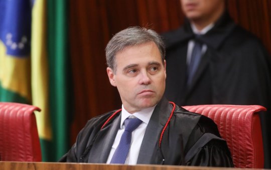 Flávio Dino envia a Fachin novos elementos sobre Mendonça e cita possível conflito de interesse no caso Master