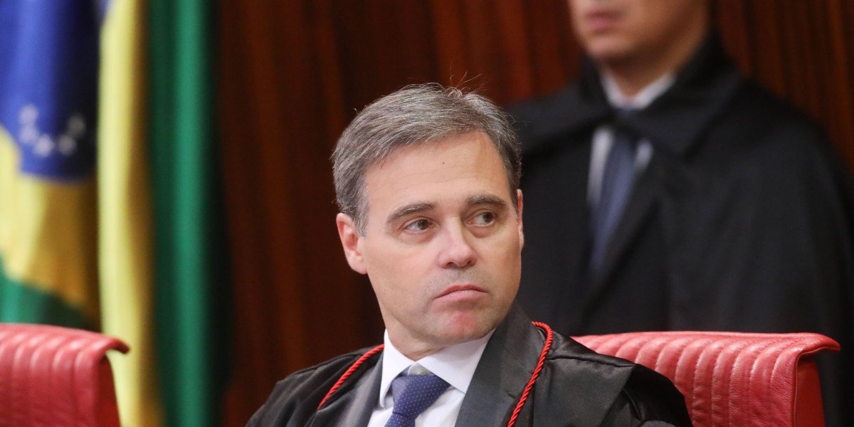 Flávio Dino envia a Fachin novos elementos sobre Mendonça e cita possível conflito de interesse no caso Master