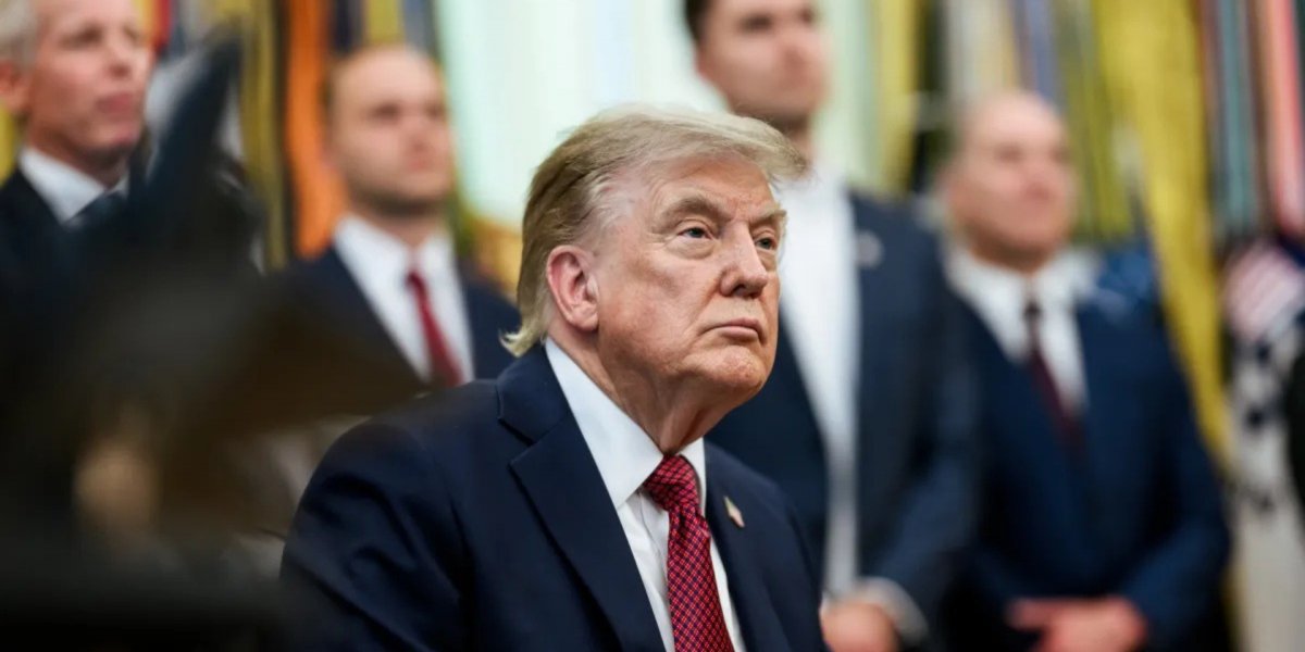 Trump classifica como “farsa” alertas sobre os riscos da inteligência artificial