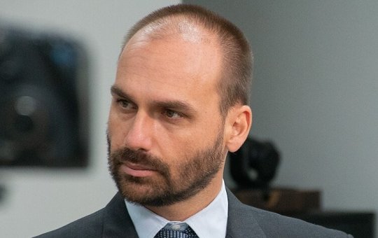 Um dia após sessão do STF sobre Moraes, Eduardo se reúne com governo Trump