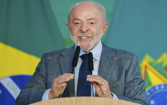Lula anuncia reajuste do Bolsa Família próximo às eleições