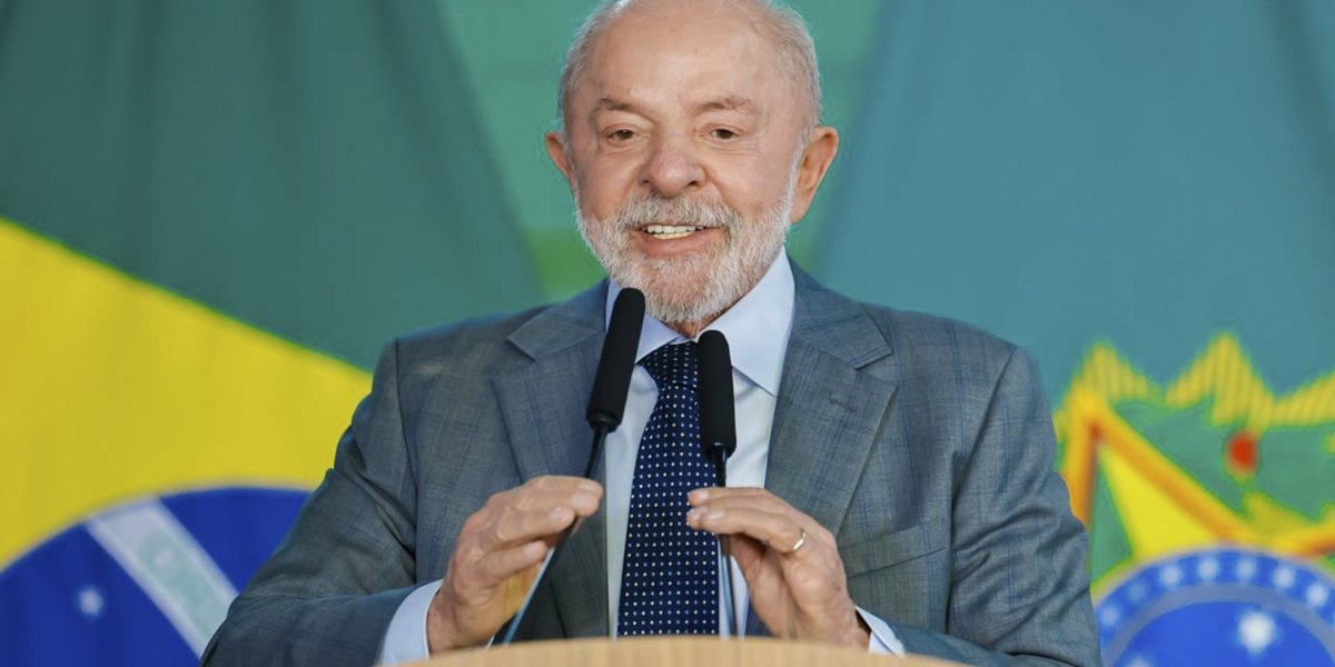 Lula anuncia reajuste do Bolsa Família próximo às eleições